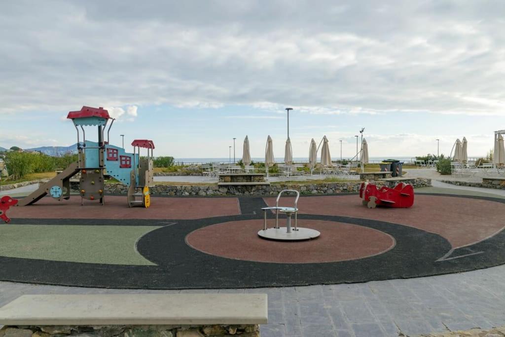 Pisi Home, 2 Min Dalla Spiaggia E Dall' Ospedale Gaslini Genua Exterior foto